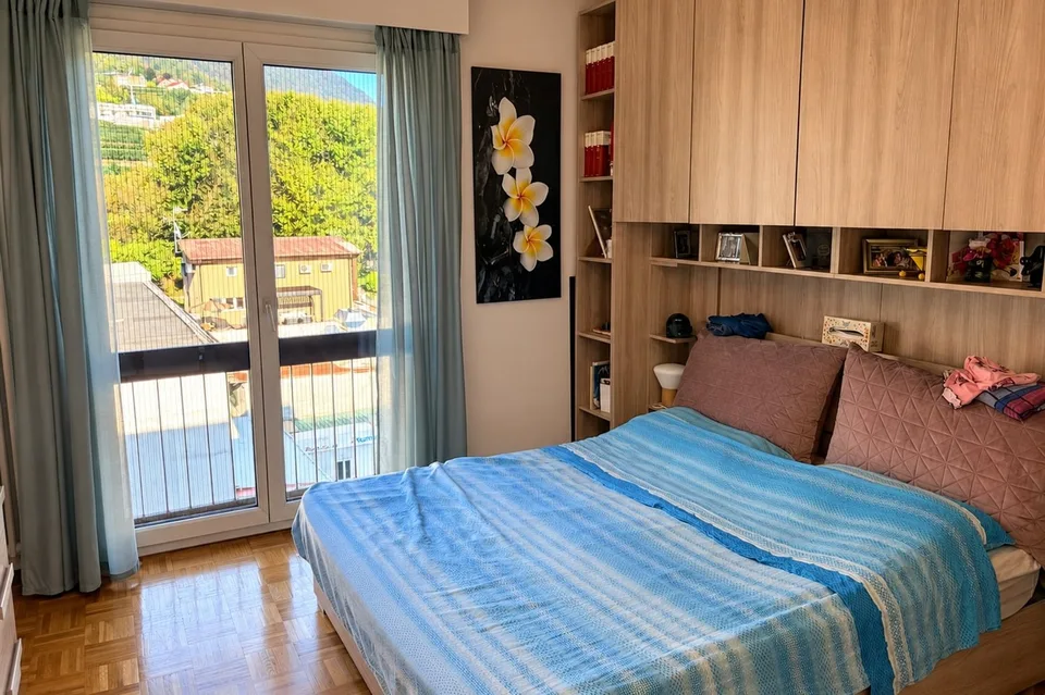Appartement lumineux 3,5 pièces avec vue panoramique, cuisine rénovée et balcon – photo 6 sur 14