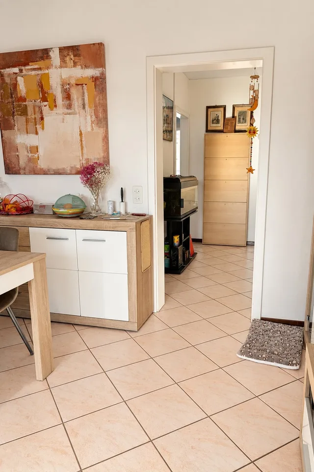 Appartement lumineux 3,5 pièces avec vue panoramique, cuisine rénovée et balcon – photo 9 sur 14