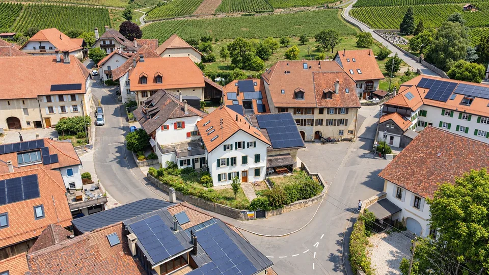 Renovierte Dorfvilla im Herzen von Bonvillars mit Garage – Foto 2 von 13