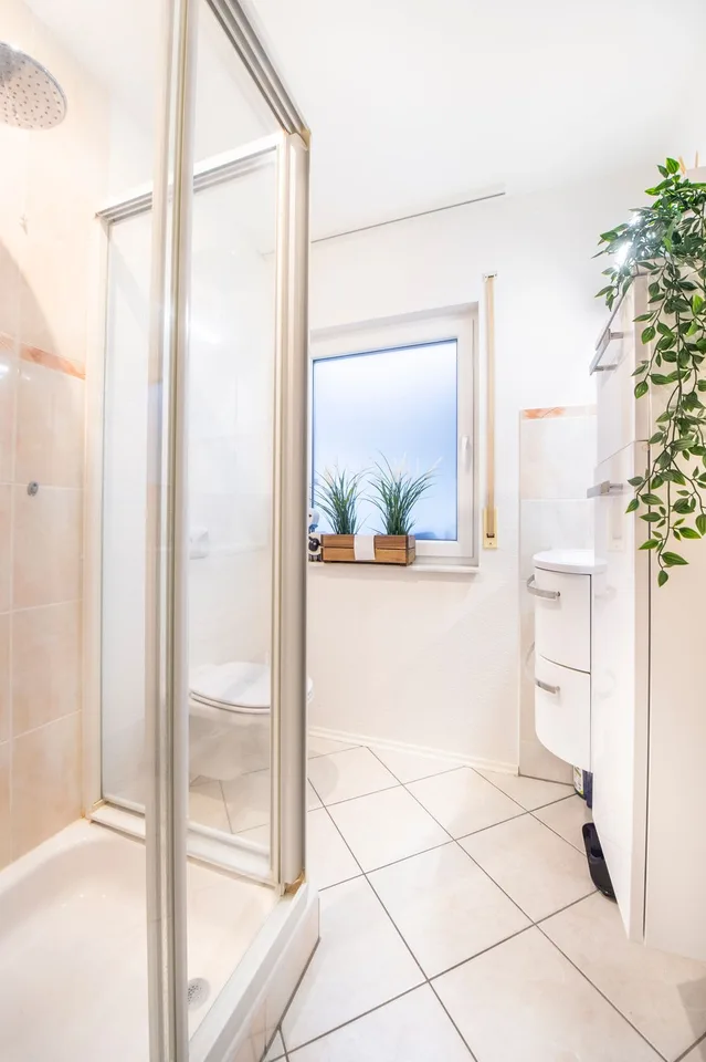 Freistehendes 5.5-Zimmer-Einfamilienhaus mit unschlagbar tiefen Energiekosten – photo 7 sur 13