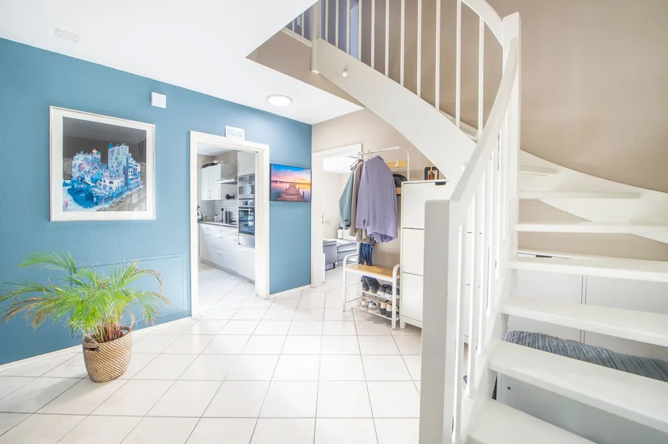 Freistehendes 5.5-Zimmer-Einfamilienhaus mit unschlagbar tiefen Energiekosten – photo 6 sur 13