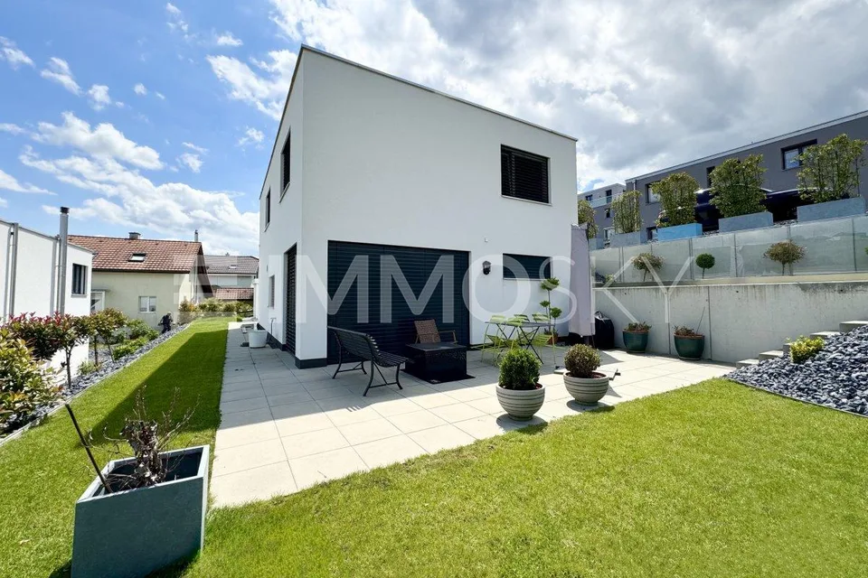 Geräumige moderne Villa mit hochwertigen Materialien – Foto 11 von 12