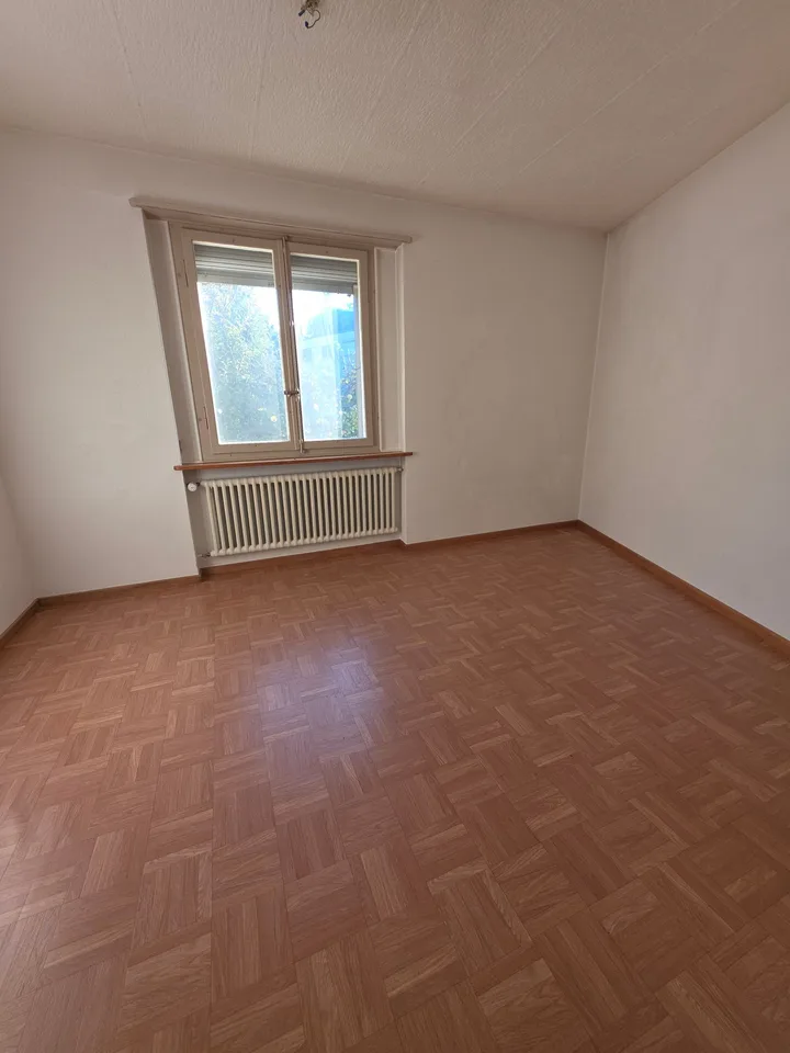 Charming 4-room old building apartment on Alpenstrasse in Grenchen – photo 7 of 10