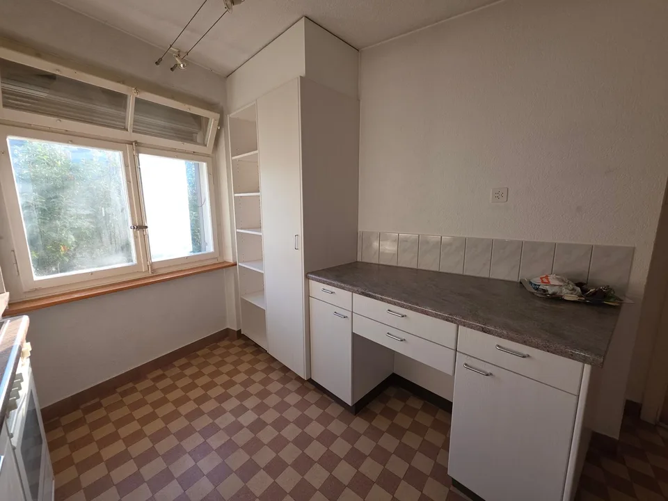Charming 4-room old building apartment on Alpenstrasse in Grenchen – photo 3 of 10