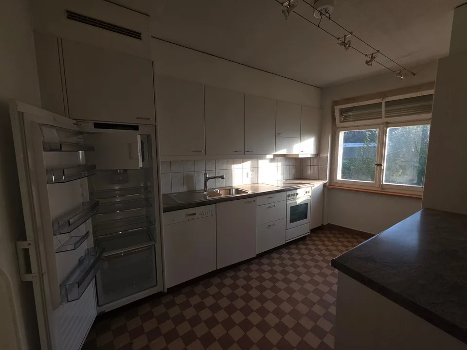 Charming 4-room old building apartment on Alpenstrasse in Grenchen – photo 2 of 10
