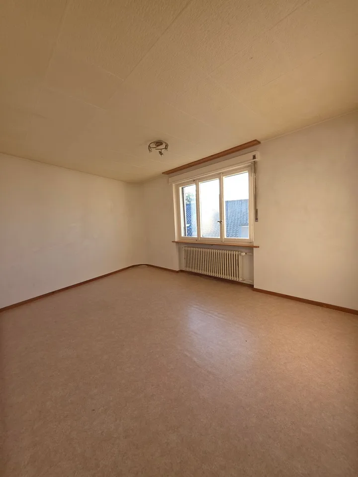 Charming 4-room old building apartment on Alpenstrasse in Grenchen – photo 6 of 10
