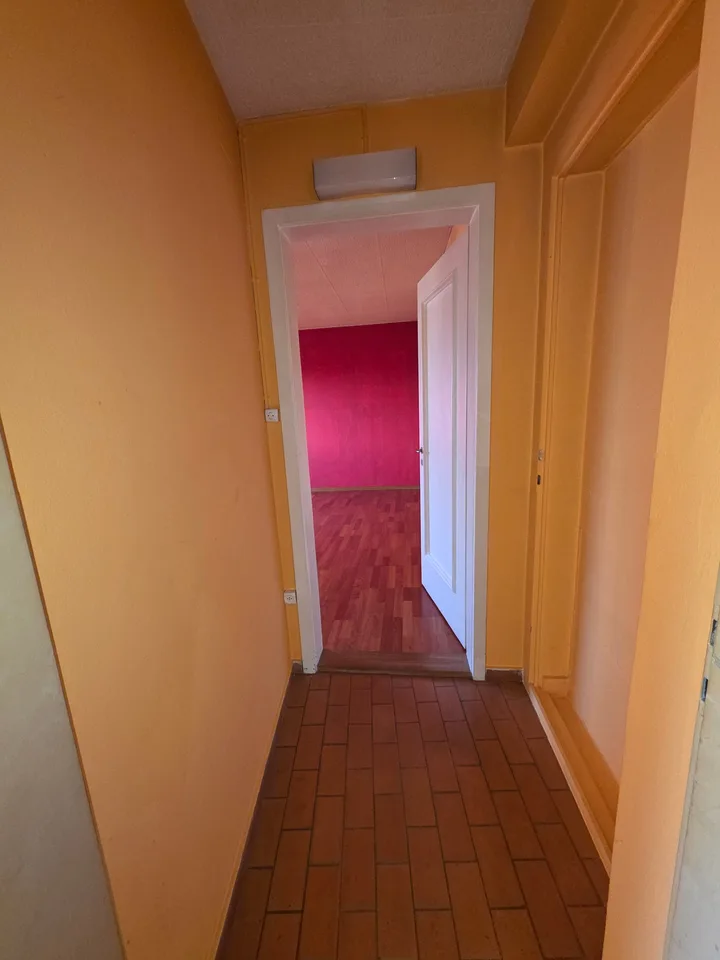 Charming 4-room old building apartment on Alpenstrasse in Grenchen – photo 8 of 10