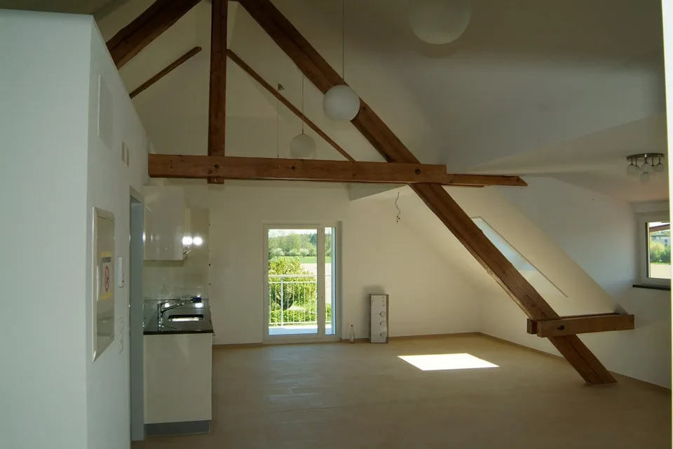 offene Dachwohnung am Dorfrand, im Grünen – Foto 7 von 9