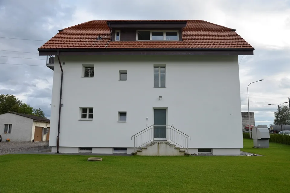offene Dachwohnung am Dorfrand, im Grünen – Foto 3 von 9