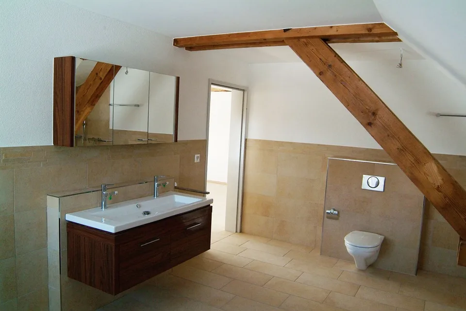 offene Dachwohnung am Dorfrand, im Grünen – Foto 4 von 9