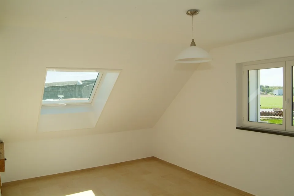 offene Dachwohnung am Dorfrand, im Grünen – Foto 9 von 9