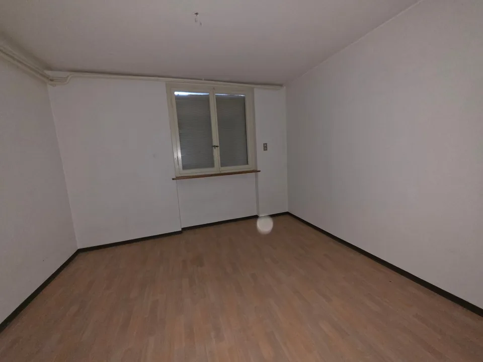 Charming 2-room old building apartment on Alpenstrasse in Grenchen – photo 3 of 5