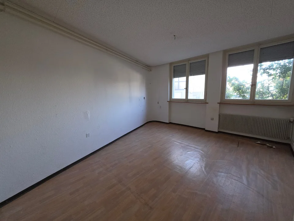 Charming 2-room old building apartment on Alpenstrasse in Grenchen – photo 2 of 5