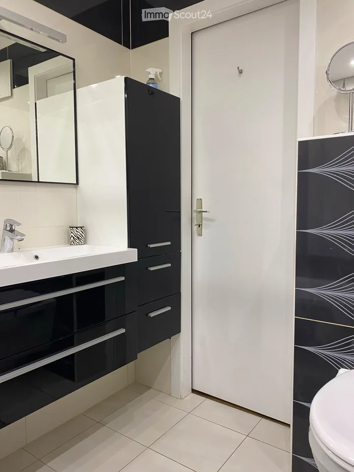 Dachwohnung 3,5 in Monthey mit Parkplatz und Nebenkosten – Foto 3 von 5