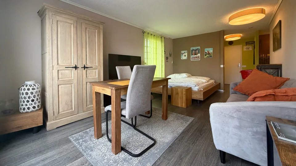 1.5 Room Apartment on the Shore of Lac Grenon – photo 2 of 7