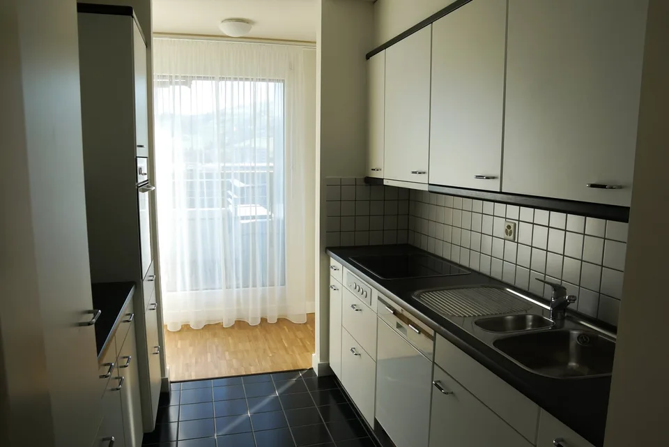 Exklusive möblierte 3.5 Zimmer Stadtwohnung nahe Bahnhof Zug – foto 9 di 13