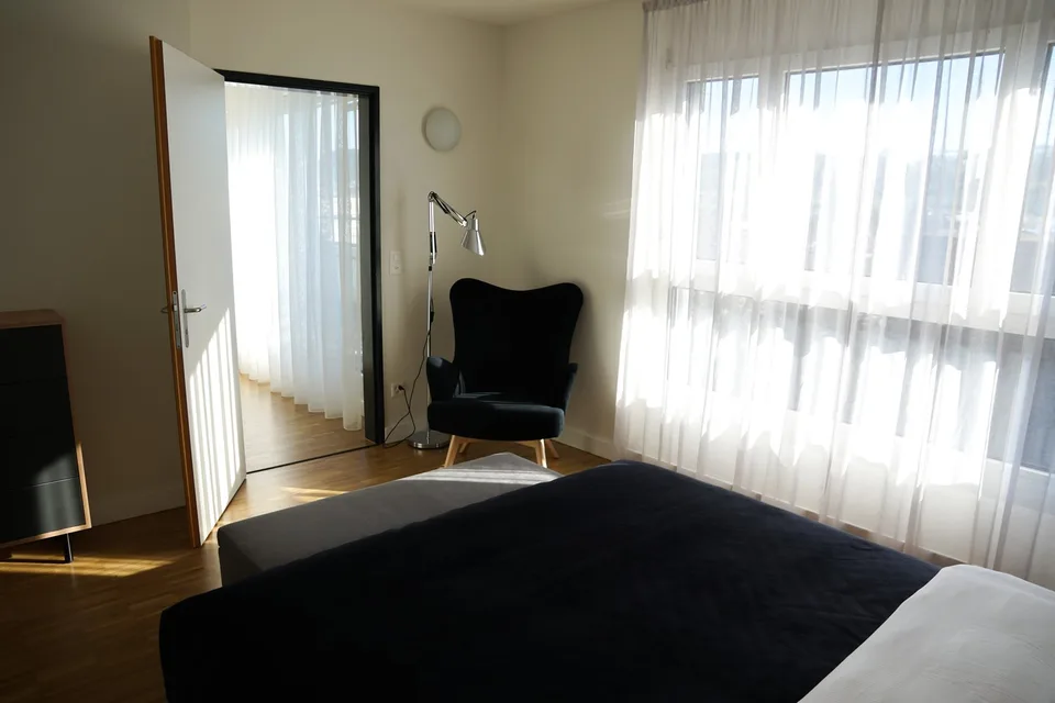 Exklusive möblierte 3.5 Zimmer Stadtwohnung nahe Bahnhof Zug – foto 4 di 13