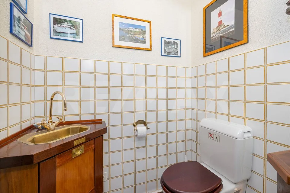 Family-friendly home with lots of comfort, garden idyll, and double garage – photo 11 of 13