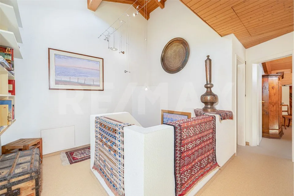 Family-friendly home with lots of comfort, garden idyll, and double garage – photo 9 of 13