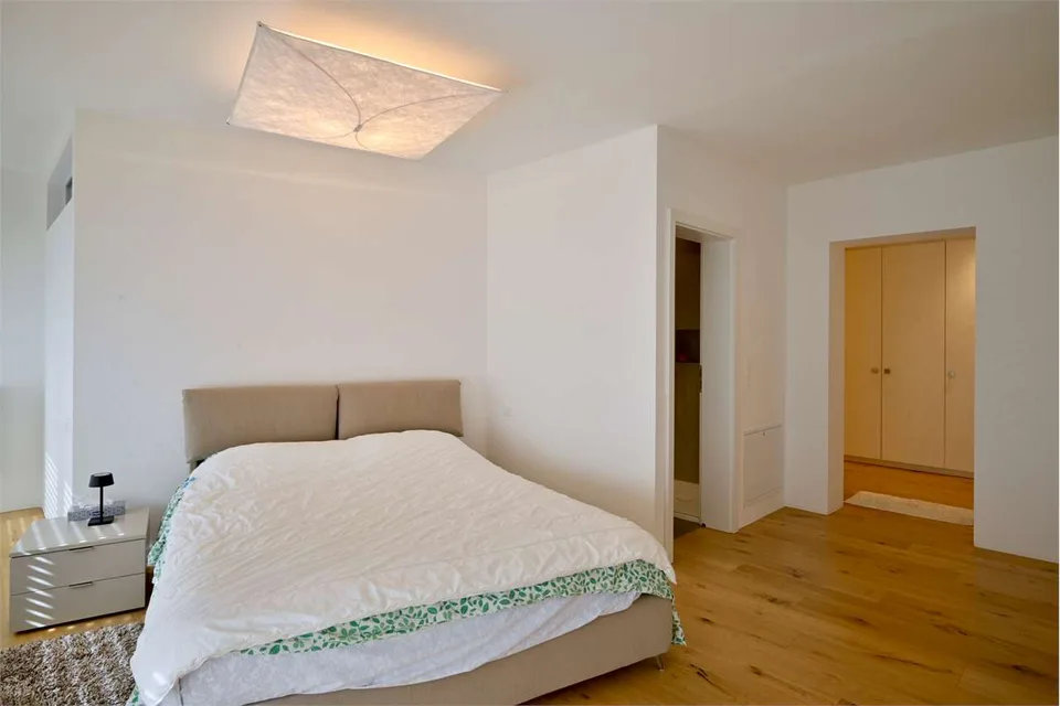 Elegance and modernity: Renovated semi-detached villa – photo 12 of 13