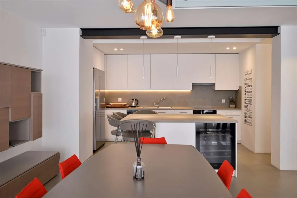 Elegance and modernity: Renovated semi-detached villa – photo 3 of 13