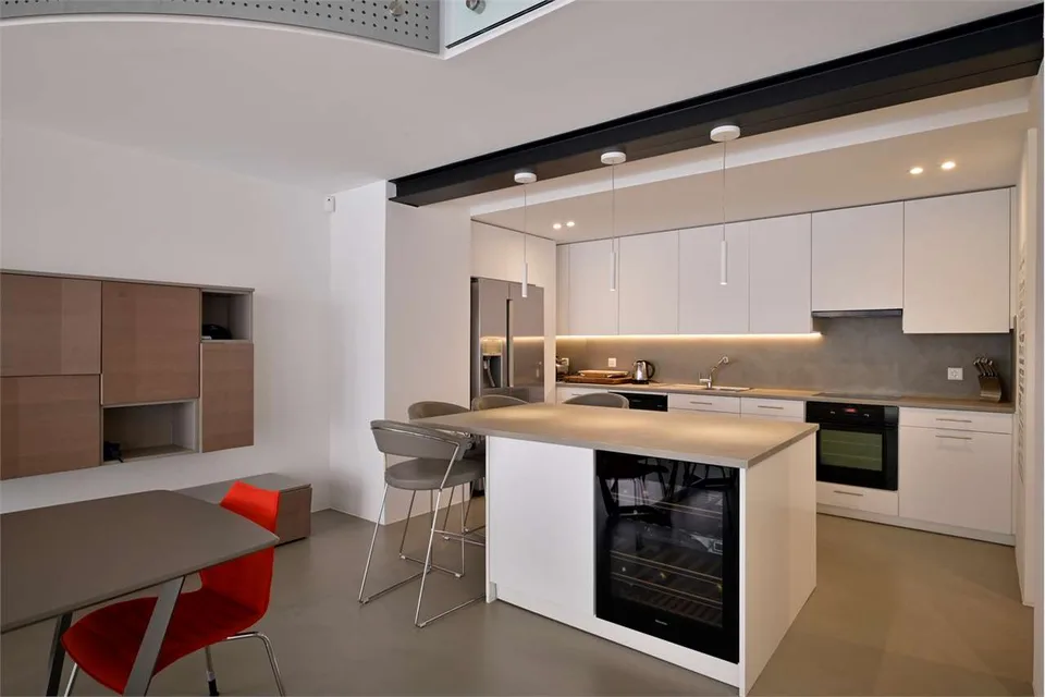 Elegance and modernity: Renovated semi-detached villa – photo 7 of 13