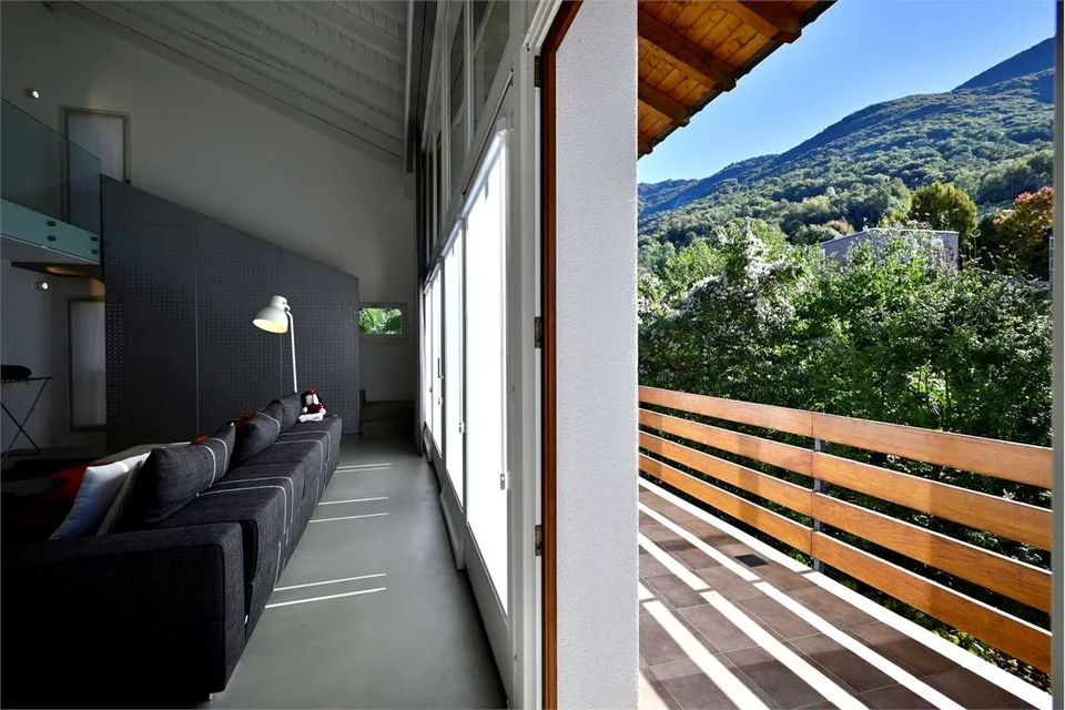 Elegance and modernity: Renovated semi-detached villa – photo 8 of 13
