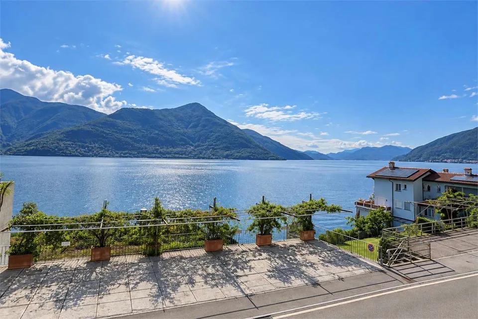 Exclusive apartment with breathtaking views of Lake Maggiore – photo 4 of 11