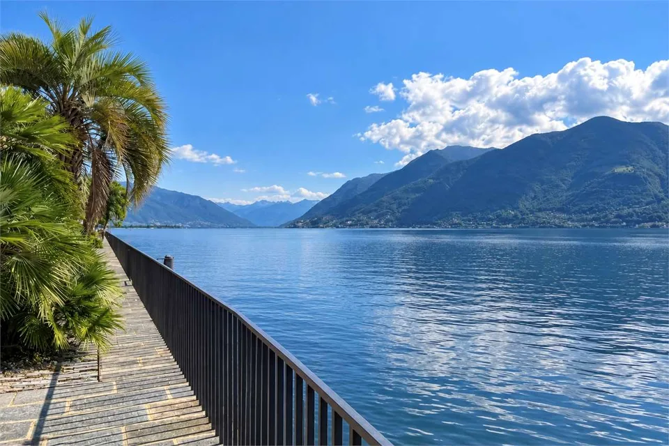 Exclusive apartment with breathtaking views of Lake Maggiore – photo 10 of 11