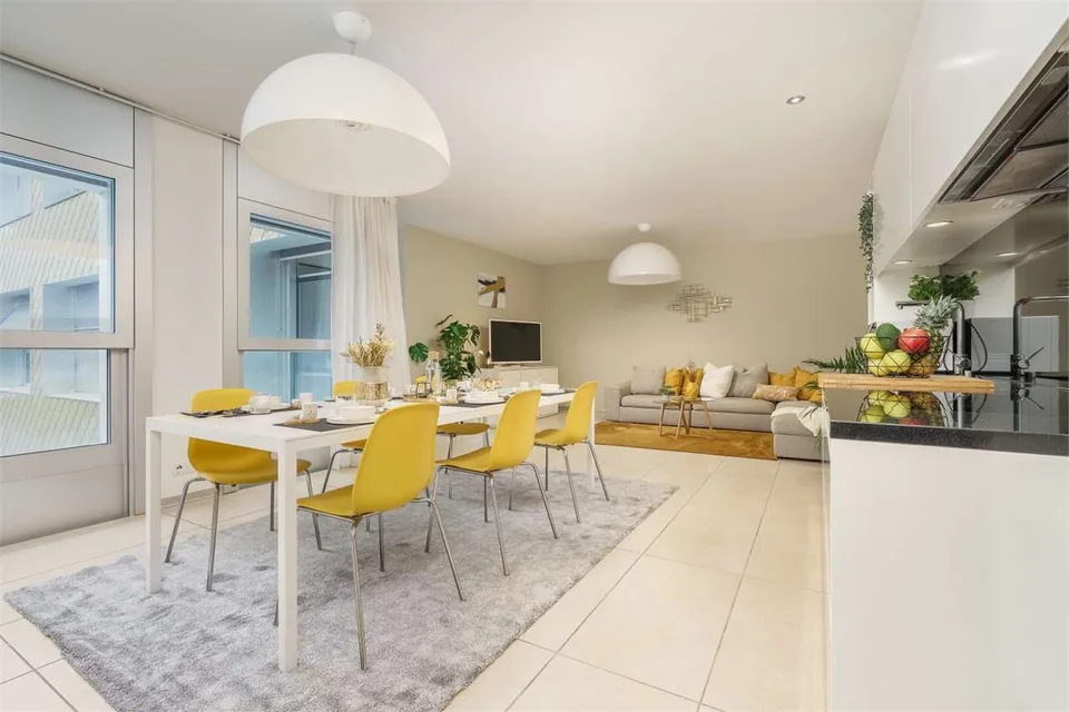 Spacious 3.5-room apartment with a view of Monte San Salvatore in Paradiso – photo 4 of 13