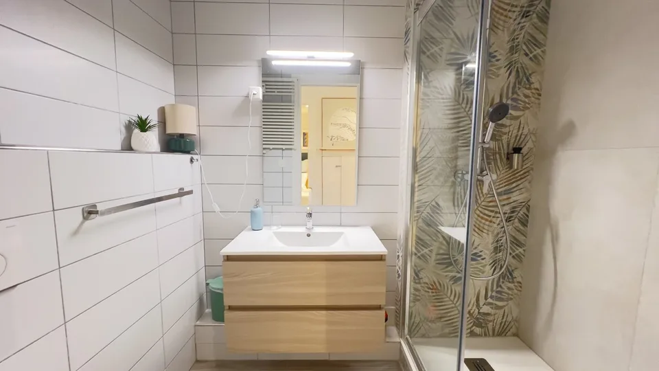 Praktisches renoviertes Zweizimmerapartment mit Seeblick in Bissone – Foto 6 von 6