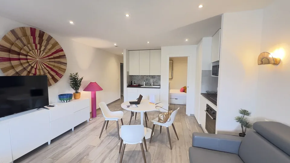 Praktisches renoviertes Zweizimmerapartment mit Seeblick in Bissone – Foto 4 von 6