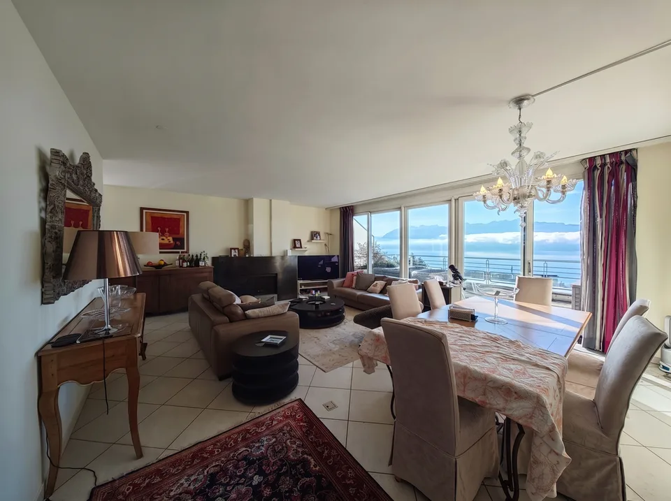 Vue panoramique à 180degrés sur le Léman - Spacieux 4.5 pièces – photo 2 sur 10