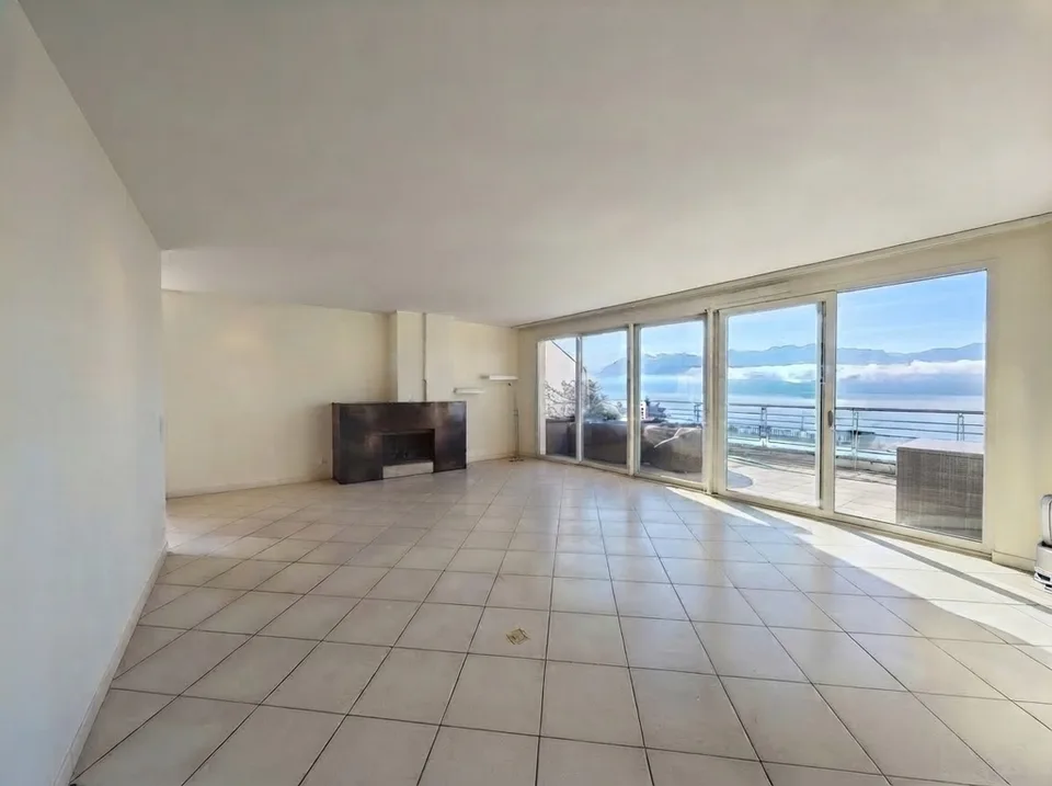 Vue panoramique à 180degrés sur le Léman - Spacieux 4.5 pièces – photo 3 sur 10