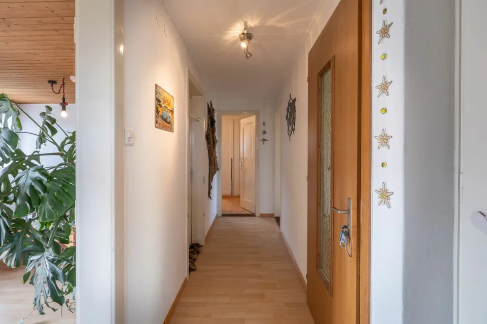 3.5 Room Attic Apartment with Magnificent Panoramic View of Belp – photo 10 of 13