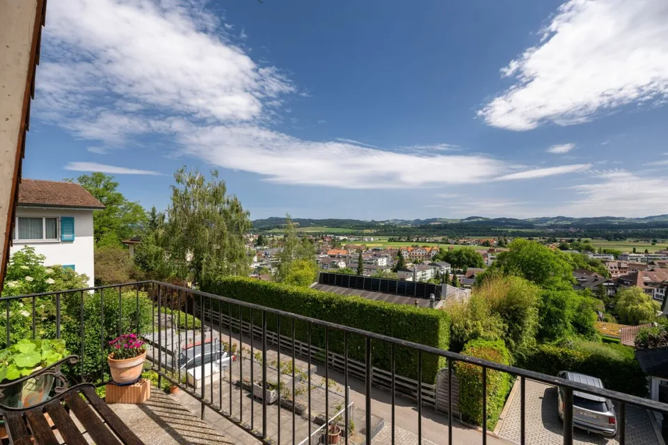 3.5 Room Attic Apartment with Magnificent Panoramic View of Belp – photo 3 of 13