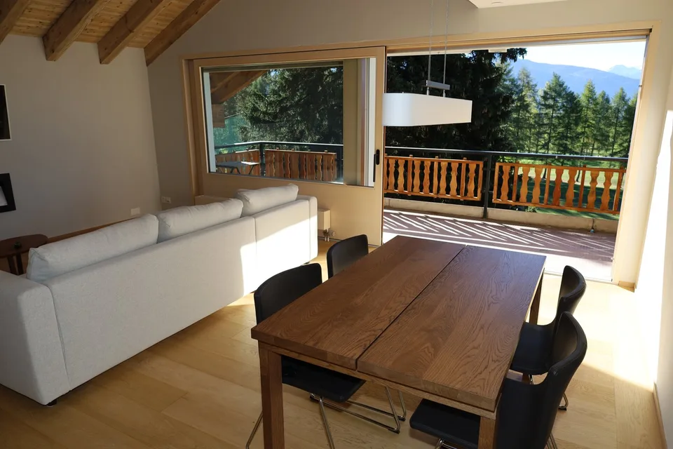 Appartement de 3.5 pièces avec vue et balcon – photo 2 sur 21