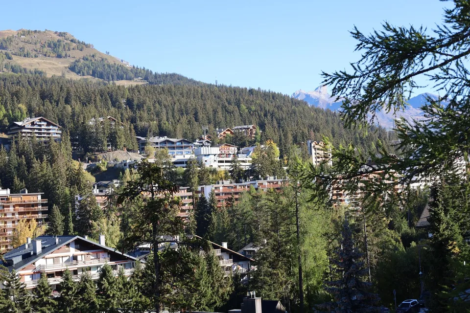Appartement de 3.5 pièces avec vue et balcon – photo 18 sur 21