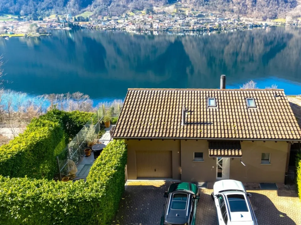 Exclusive House immersed in nature with 180° lake view – photo 3 of 16