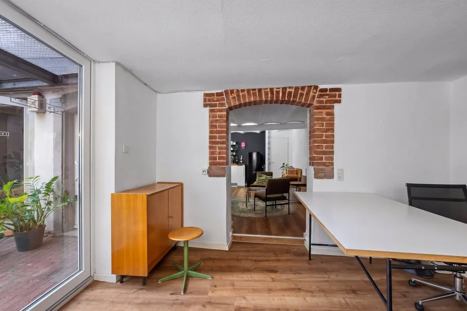 Rare find in Wiehre: Residential and commercial building with commercial courtyard, 5 residential and 4 commercial units – photo 11 of 13