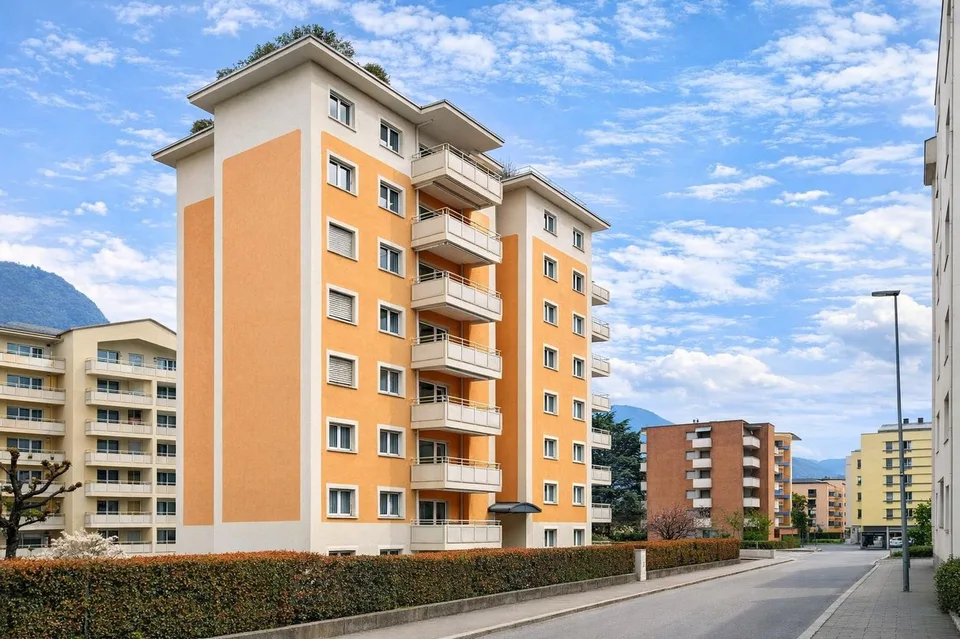 Refined 3.5-room apartment with covered terrace and premium finishes. – photo 24 of 25
