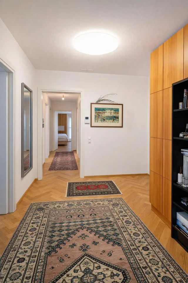 Refined 3.5-room apartment with covered terrace and premium finishes. – photo 18 of 25
