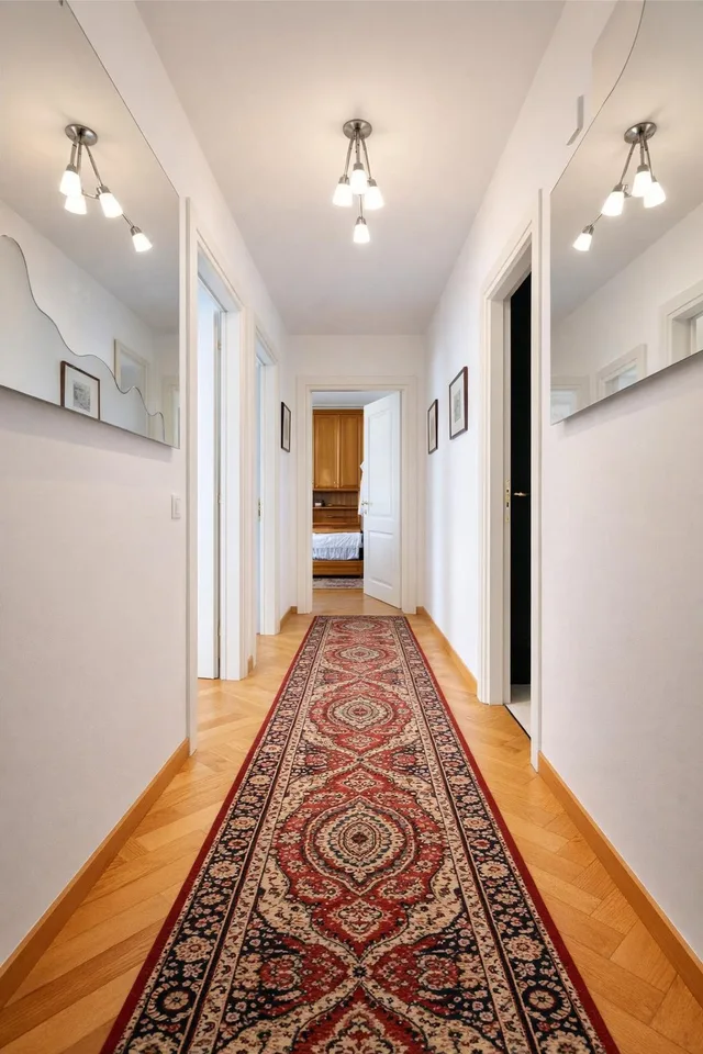 Refined 3.5-room apartment with covered terrace and premium finishes. – photo 17 of 25