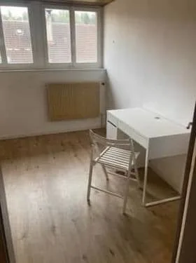 Möbliertes Zimmer – Foto 2 von 2