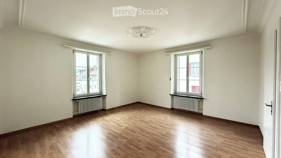 Grosszügige 4.5 Zimmer-Wohnung mit sonniger Terrasse – Foto 4 von 13