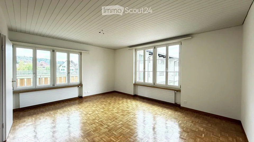Grosszügige 4.5 Zimmer-Wohnung mit sonniger Terrasse – Foto 2 von 13