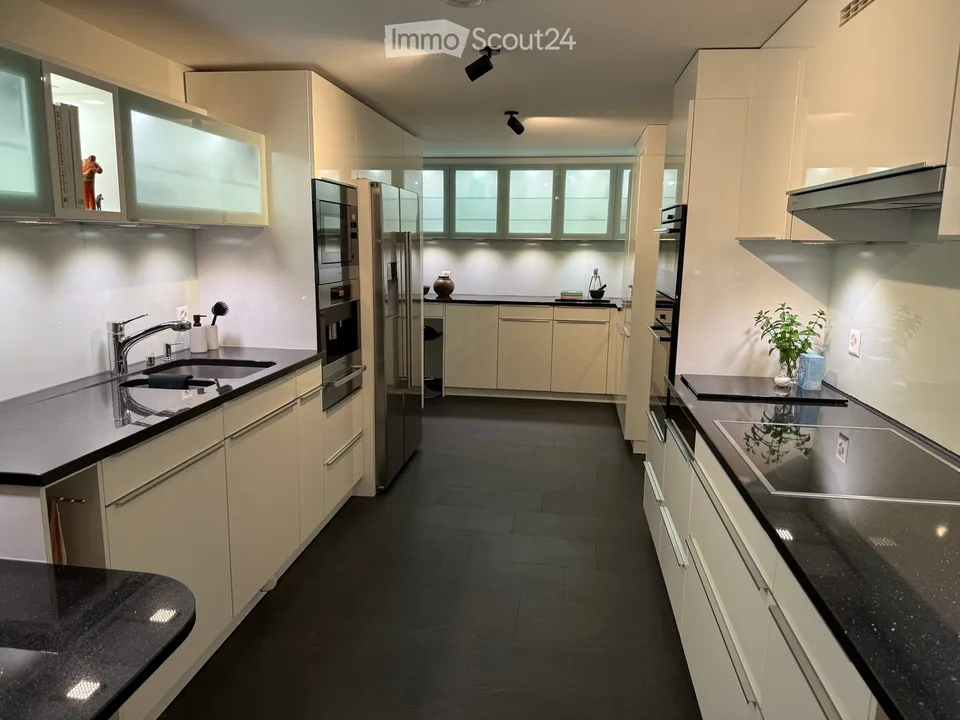Renovierte, möblierte Wohnung mit Garten und Seeblick – Foto 4 von 5