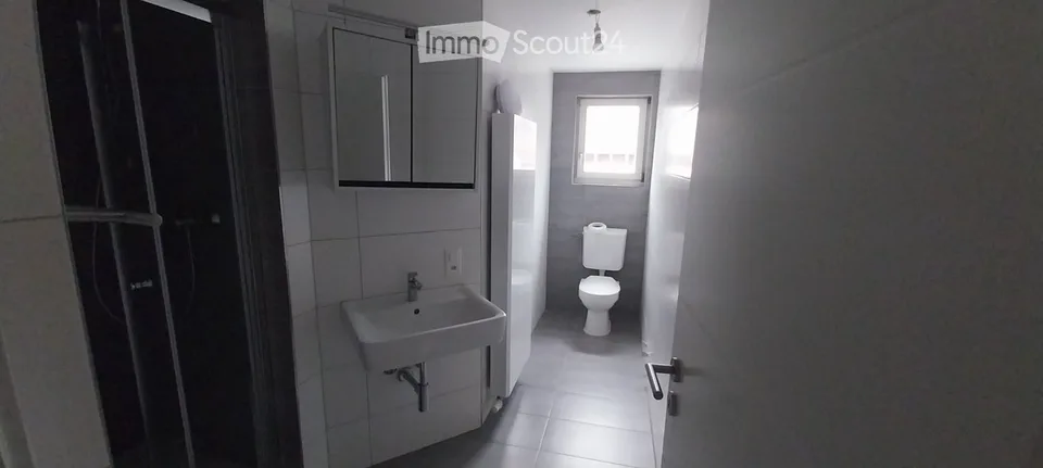 Grosszügige 5.5-Zimmer-Wohnung mit über 150 m² Terrasse – Foto 5 von 5