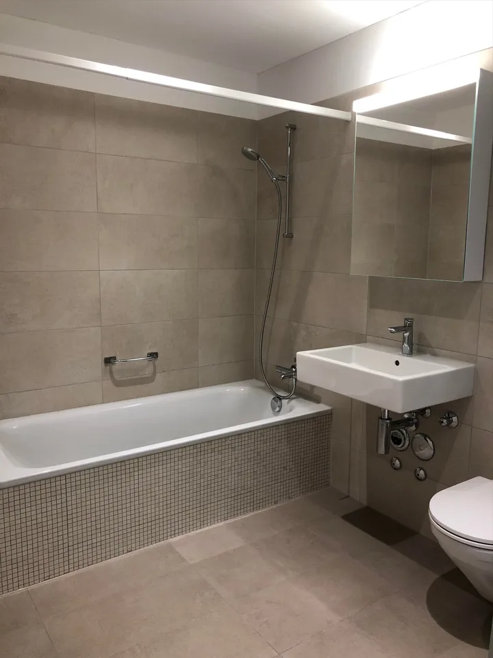 Unmöblierte 2.5-Zimmer-Wohnung mit grosser Terrasse – Foto 3 von 6