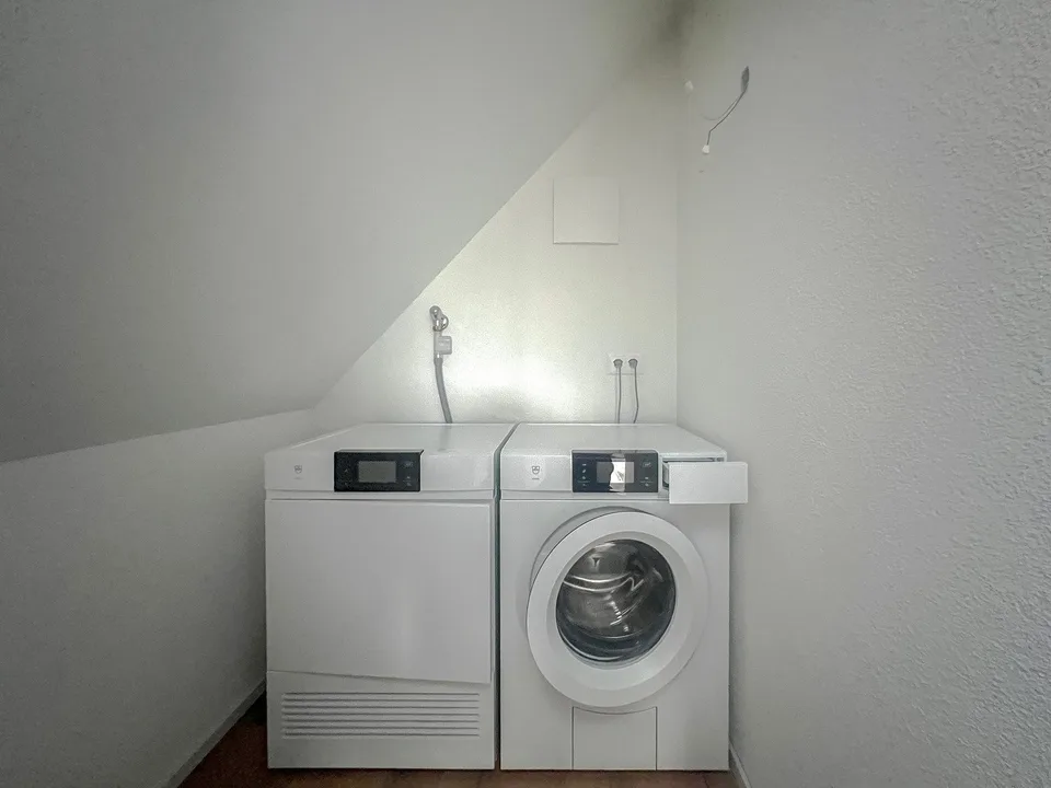 With the elevator directly into the apartment - spacious attic maisonette in front of Zurich's gates – photo 13 of 17